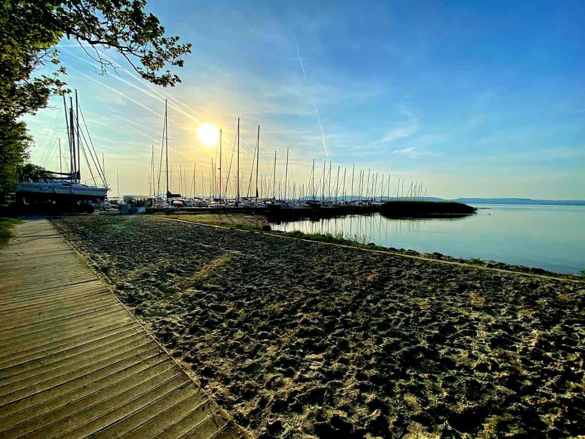 Bl Lakeside Apartman บาลาตอนแลลเล ภายนอก รูปภาพ